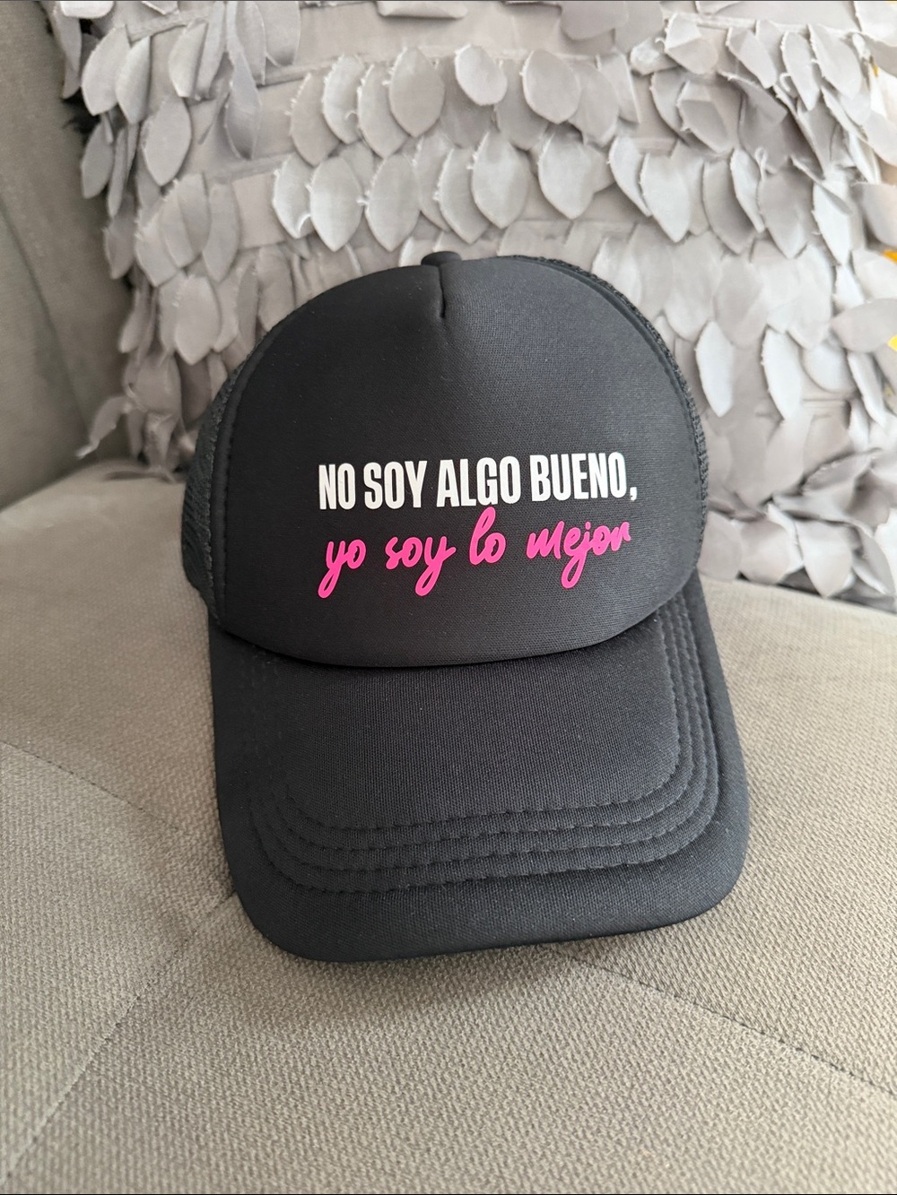 ❤️Black Trucker Hat with Pink & White Spanish Slogan